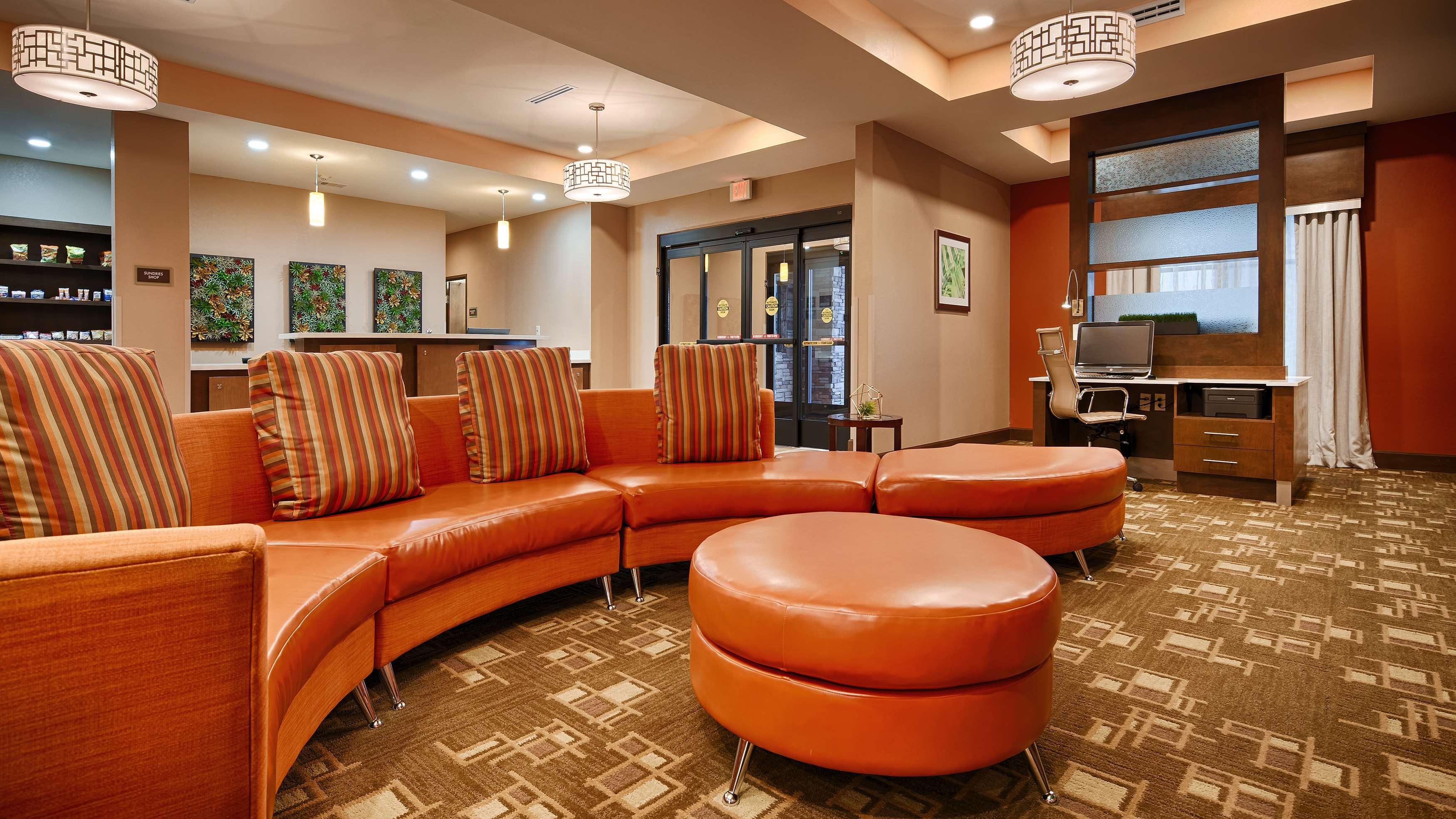 Best Western Plus Flatonia Inn Экстерьер фото
