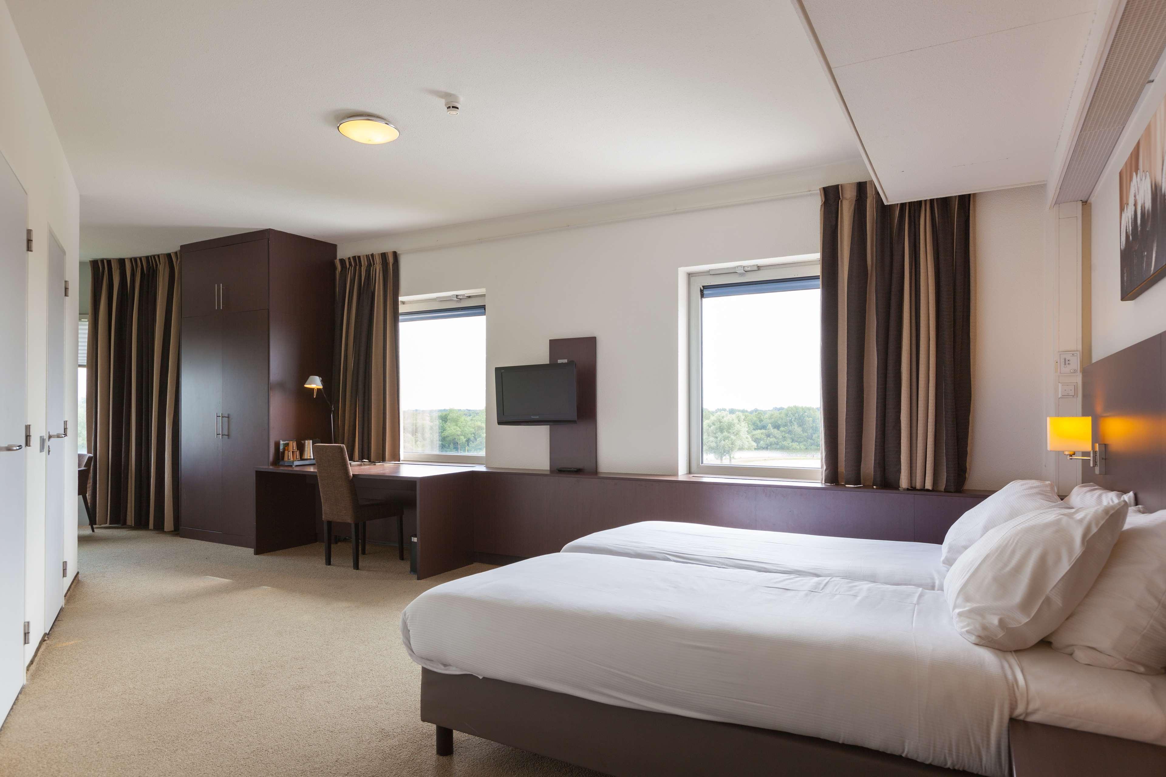 Best Western Plus Flatonia Inn Экстерьер фото