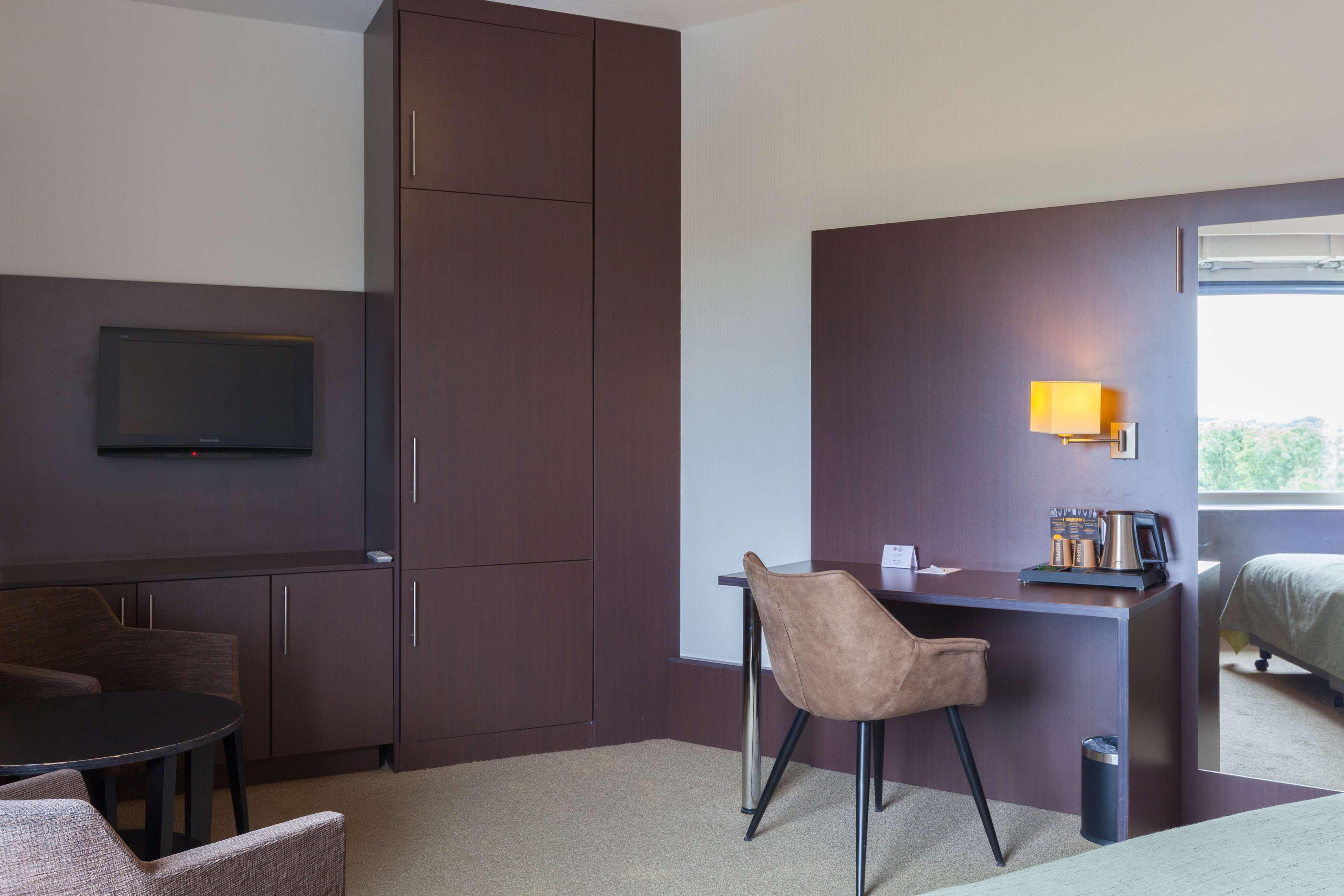 Best Western Plus Flatonia Inn Экстерьер фото