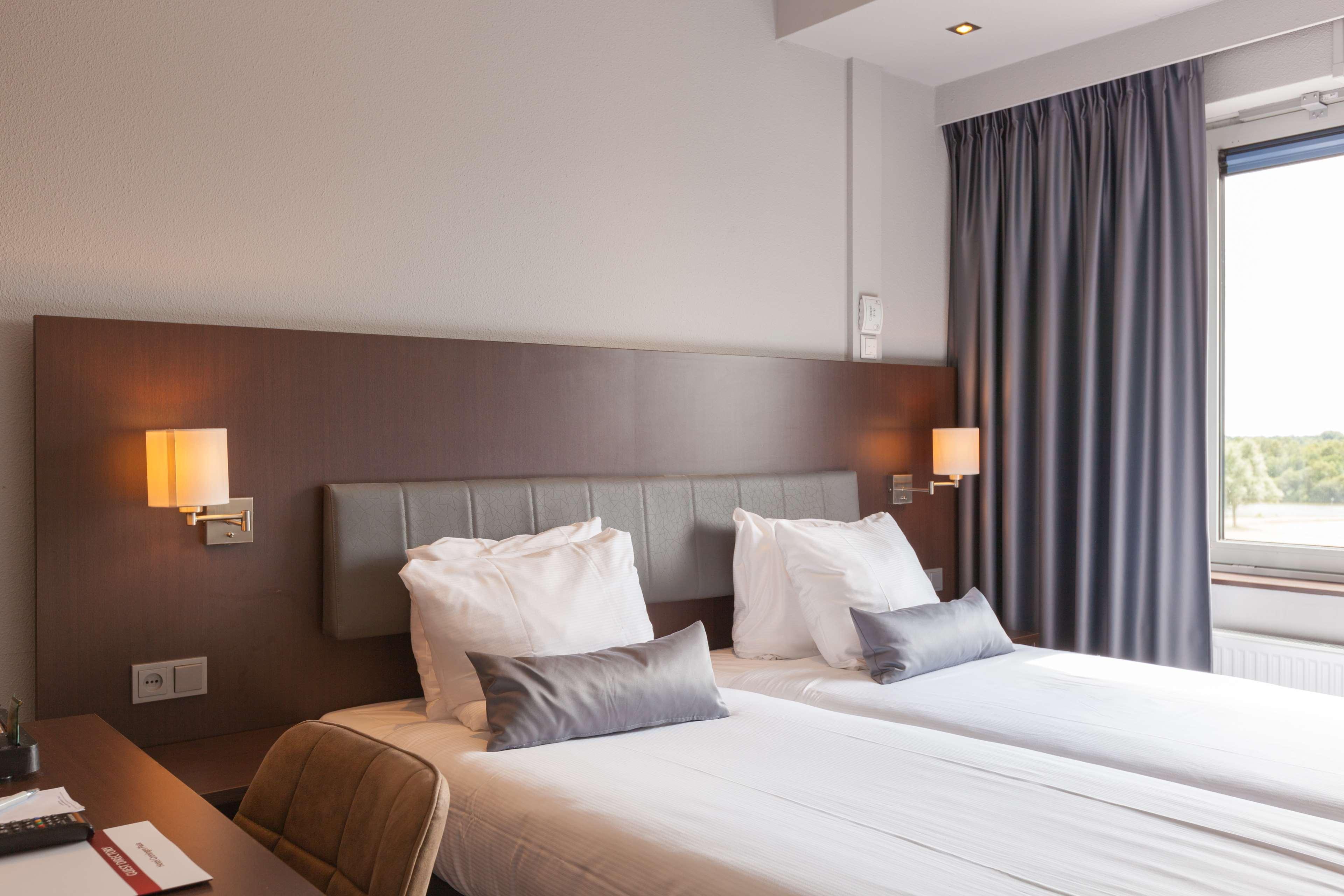 Best Western Plus Flatonia Inn Экстерьер фото