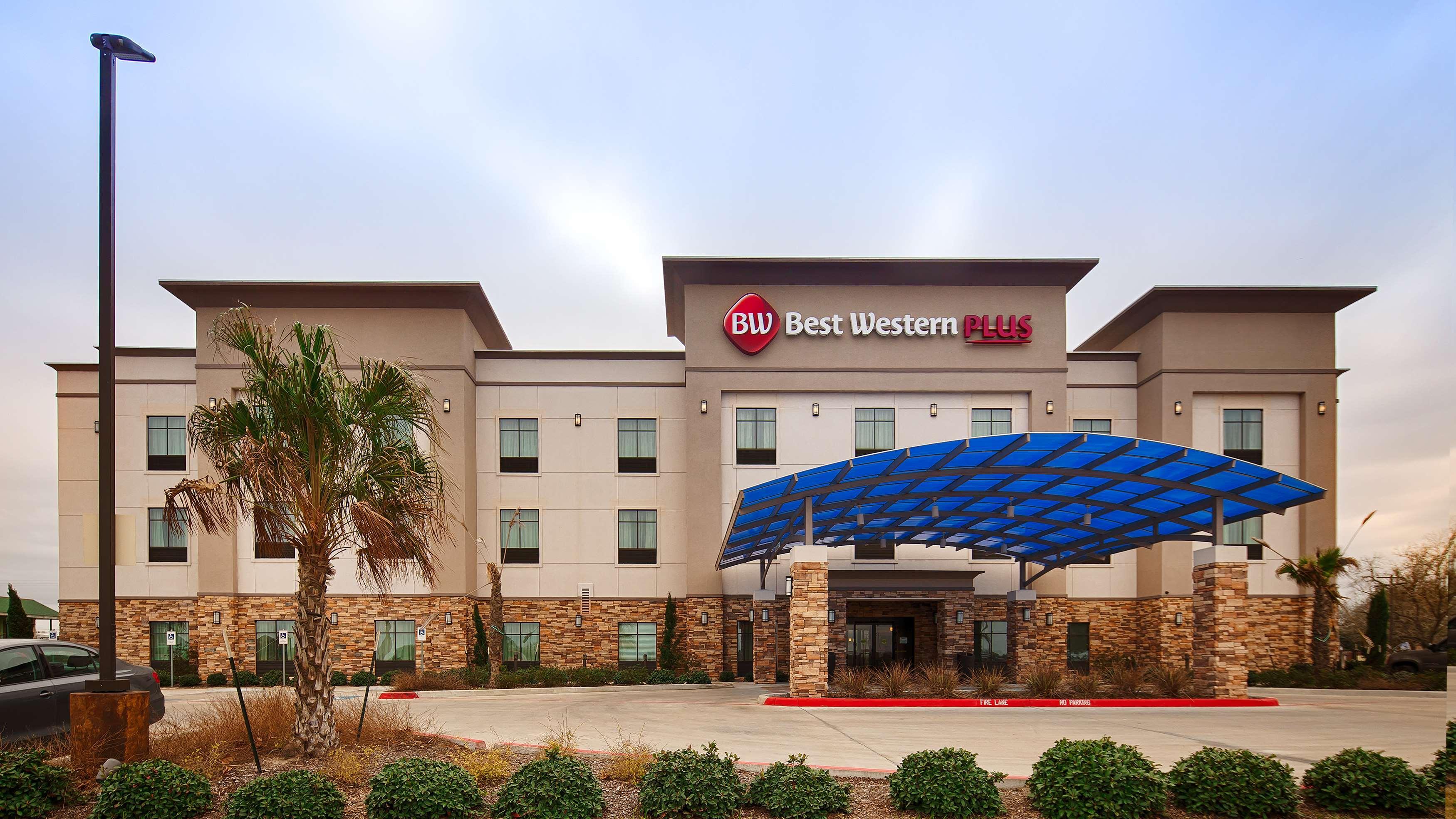 Best Western Plus Flatonia Inn Экстерьер фото